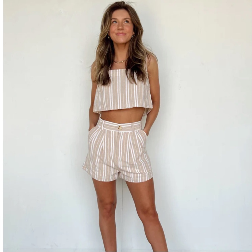 NWT Vestique “On the Way” tan striped set